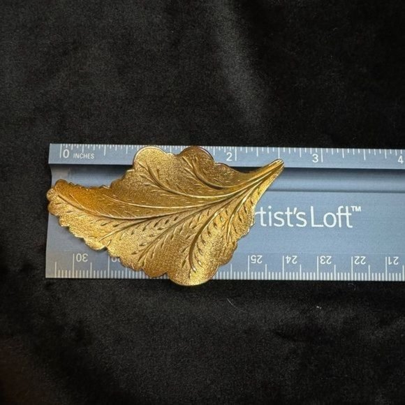 Vintage Giovanni Brooch - Picture 3 of 4